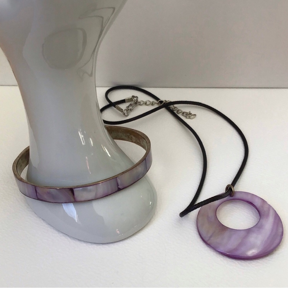 Vintage Mother of Pearl Shell Inlay Bangle Bracelet & Shell Pendant Necklace Set